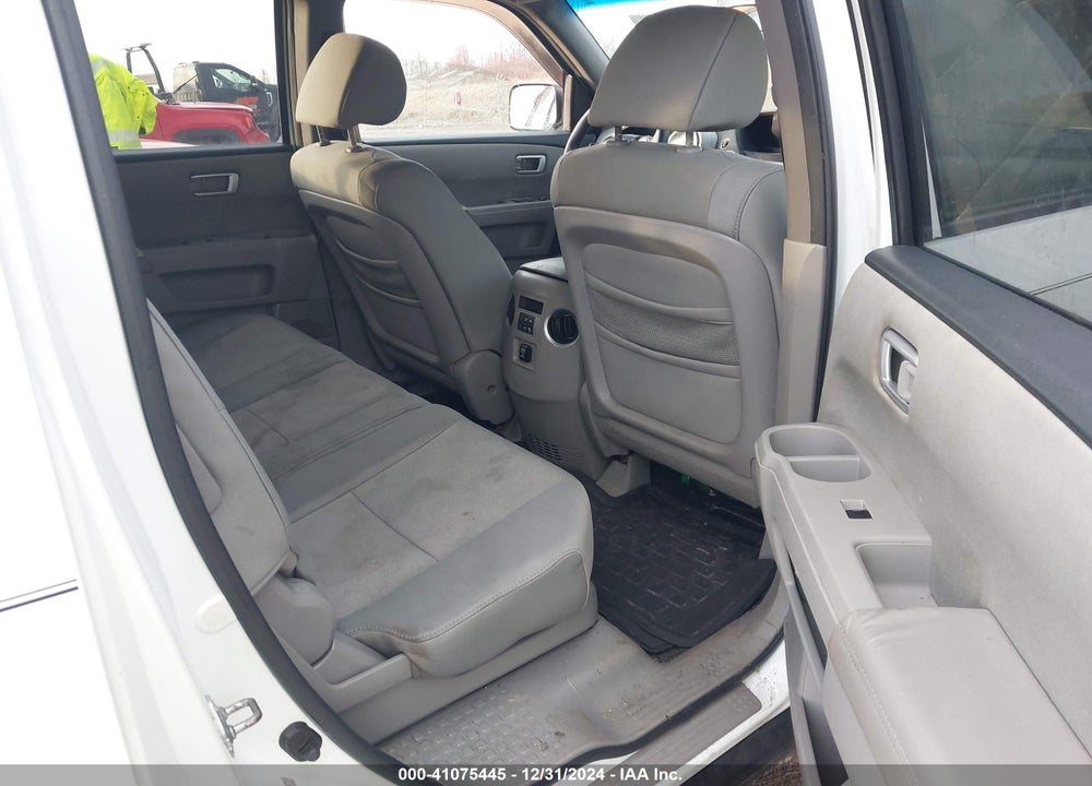 2010 HONDA PILOT LX VIN: 5FNYF4H23AB006330