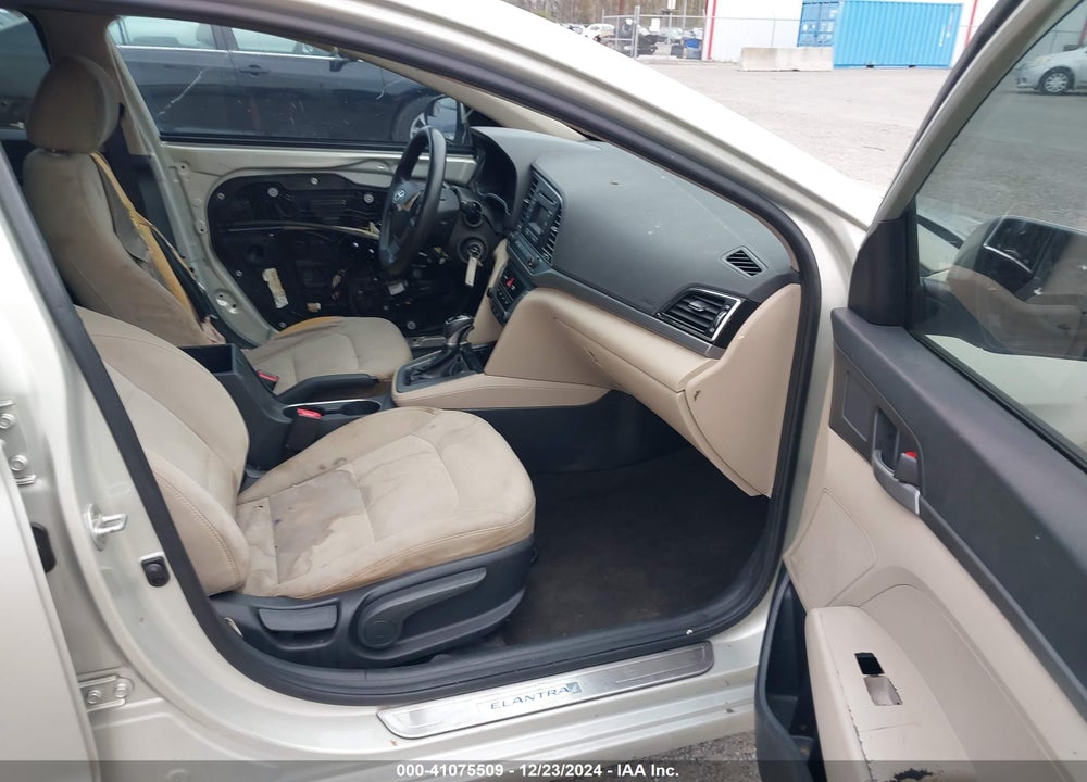 2018 HYUNDAI ELANTRA SE VIN: 5NPD74LF2JH260991