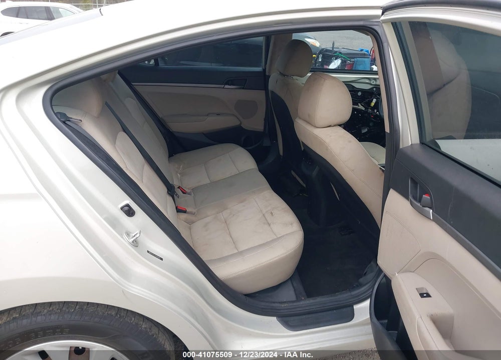 2018 HYUNDAI ELANTRA SE VIN: 5NPD74LF2JH260991