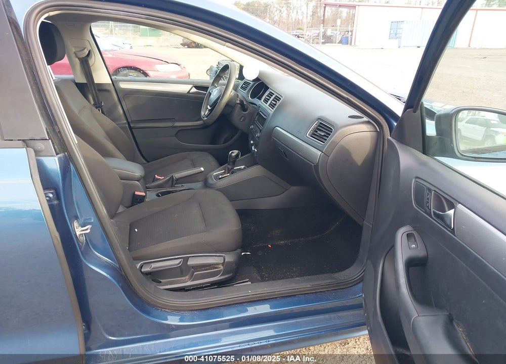 2015 VOLKSWAGEN JETTA 1.8T SE VIN: 3VWD17AJ5FM268950