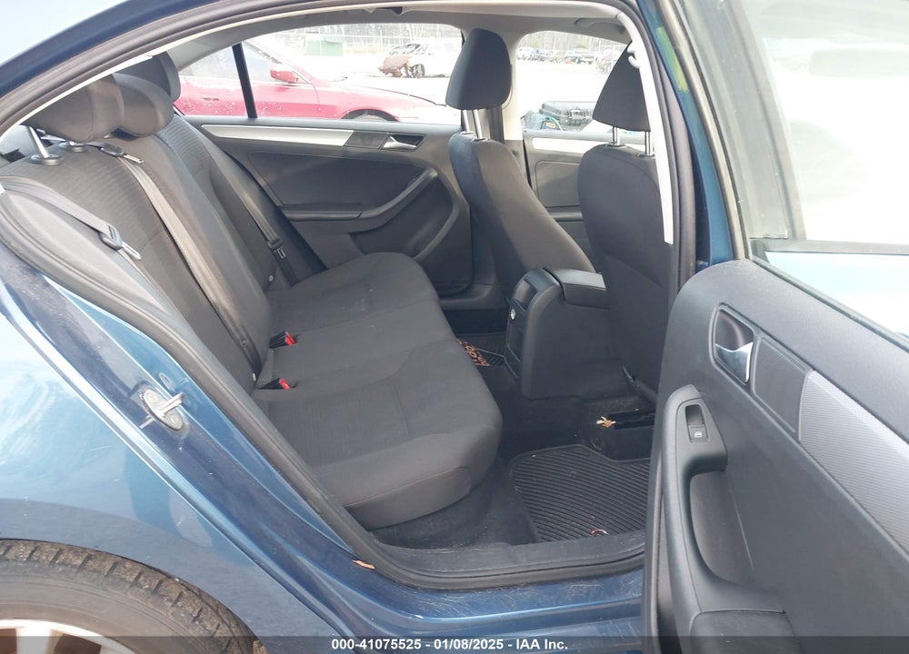 2015 VOLKSWAGEN JETTA 1.8T SE VIN: 3VWD17AJ5FM268950