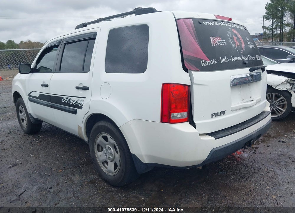 2011 HONDA PILOT LX VIN: 5FNYF3H2XBB038123