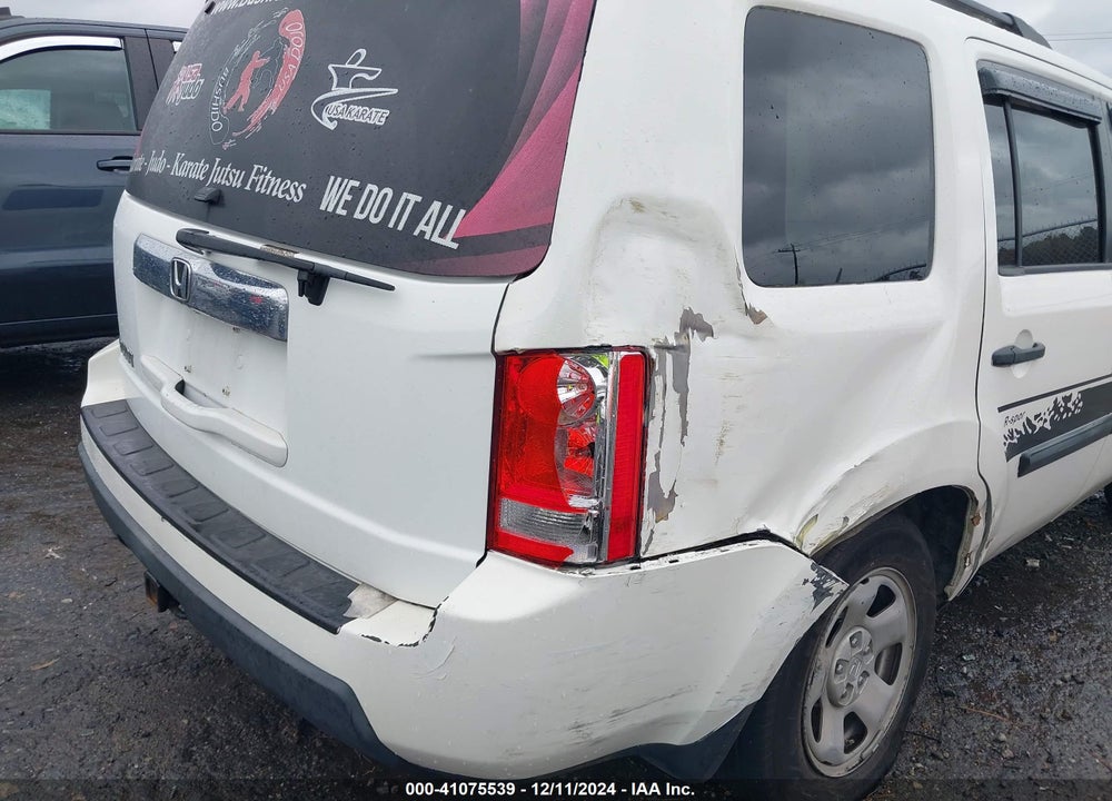 2011 HONDA PILOT LX VIN: 5FNYF3H2XBB038123