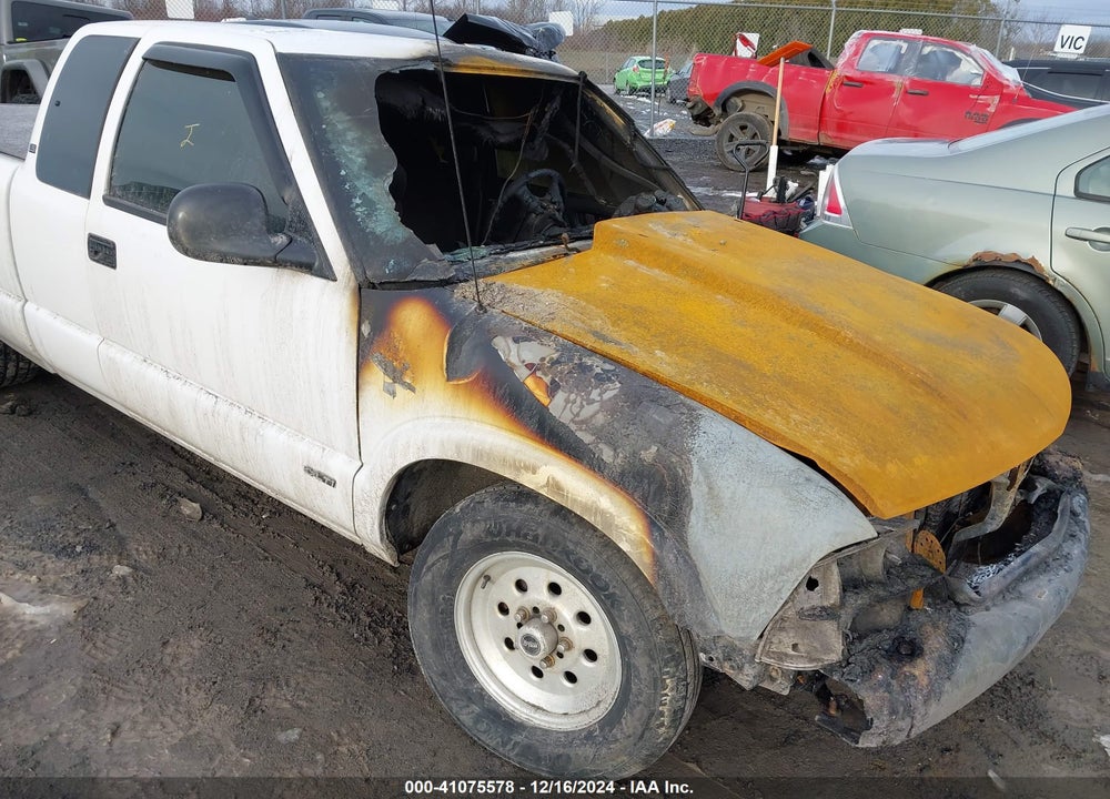 1995 CHEVROLET S TRUCK S10 VIN: 1GCCS1949S8260291