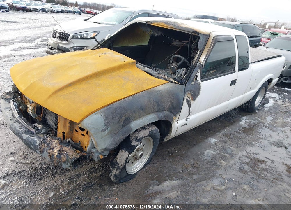 1995 CHEVROLET S TRUCK S10 VIN: 1GCCS1949S8260291