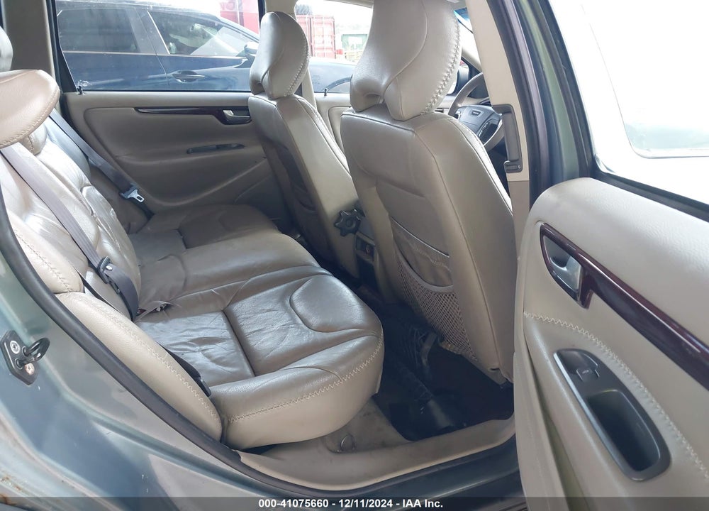 2002 VOLVO V70 XC VIN: YV1SZ58D321048294