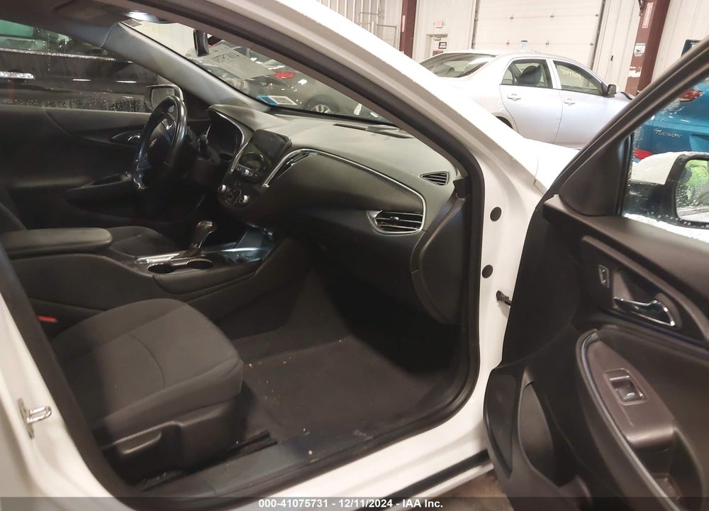 2018 CHEVROLET MALIBU LT VIN: 1G1ZD5ST0JF242391