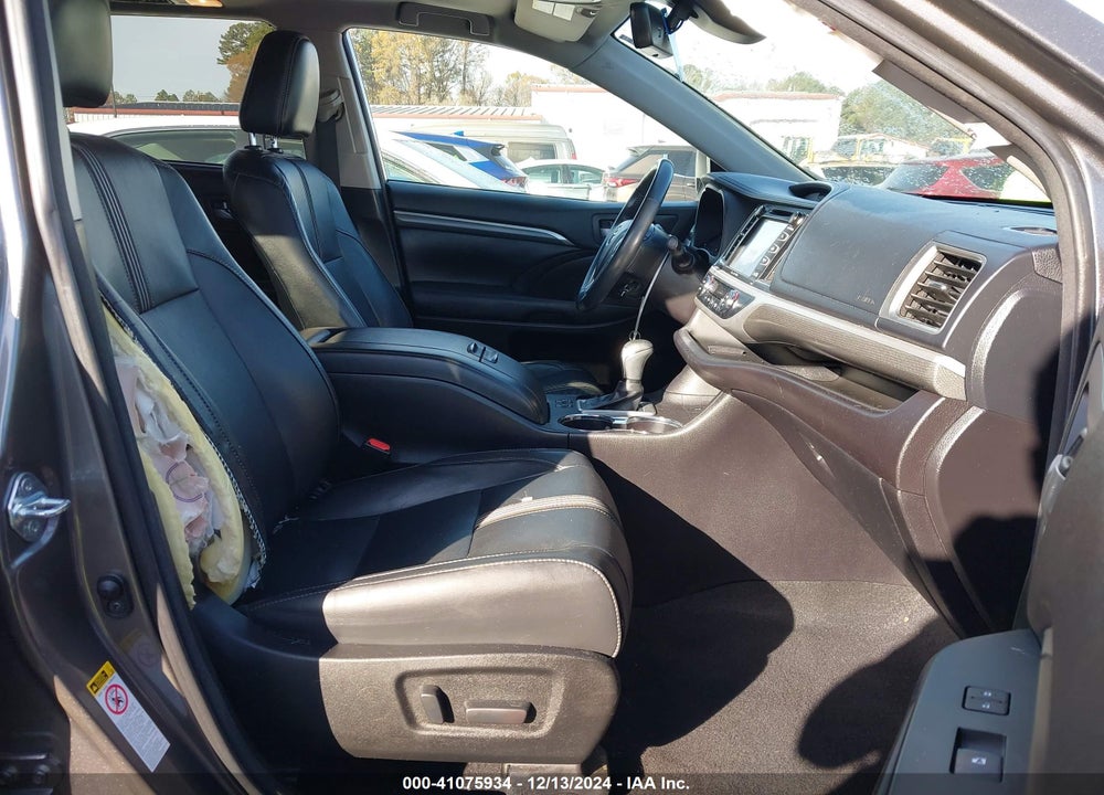 2018 TOYOTA HIGHLANDER SE VIN: 5TDKZRFHXJS528577