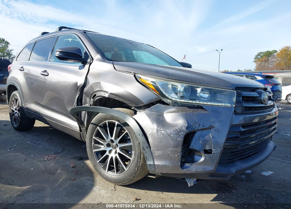 2018 TOYOTA HIGHLANDER SE VIN: 5TDKZRFHXJS528577
