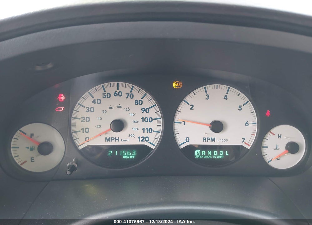 2005 DODGE GRAND CARAVAN SXT VIN: 2D4GP44L05R562048