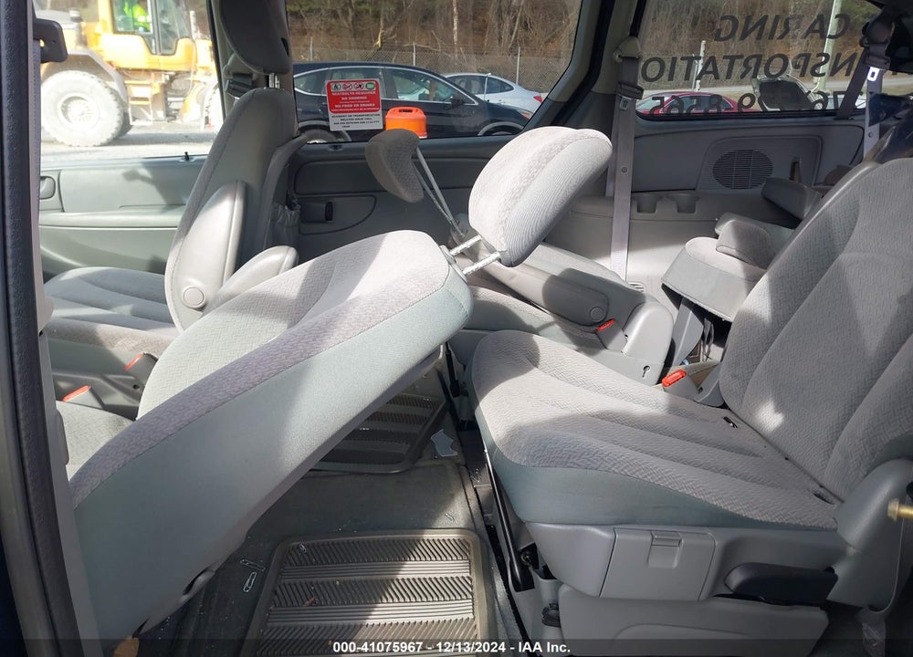 2005 DODGE GRAND CARAVAN SXT VIN: 2D4GP44L05R562048