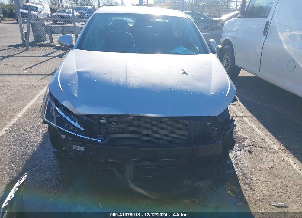 2019 HYUNDAI ELANTRA VIN: 5NPD74LF6KH449063