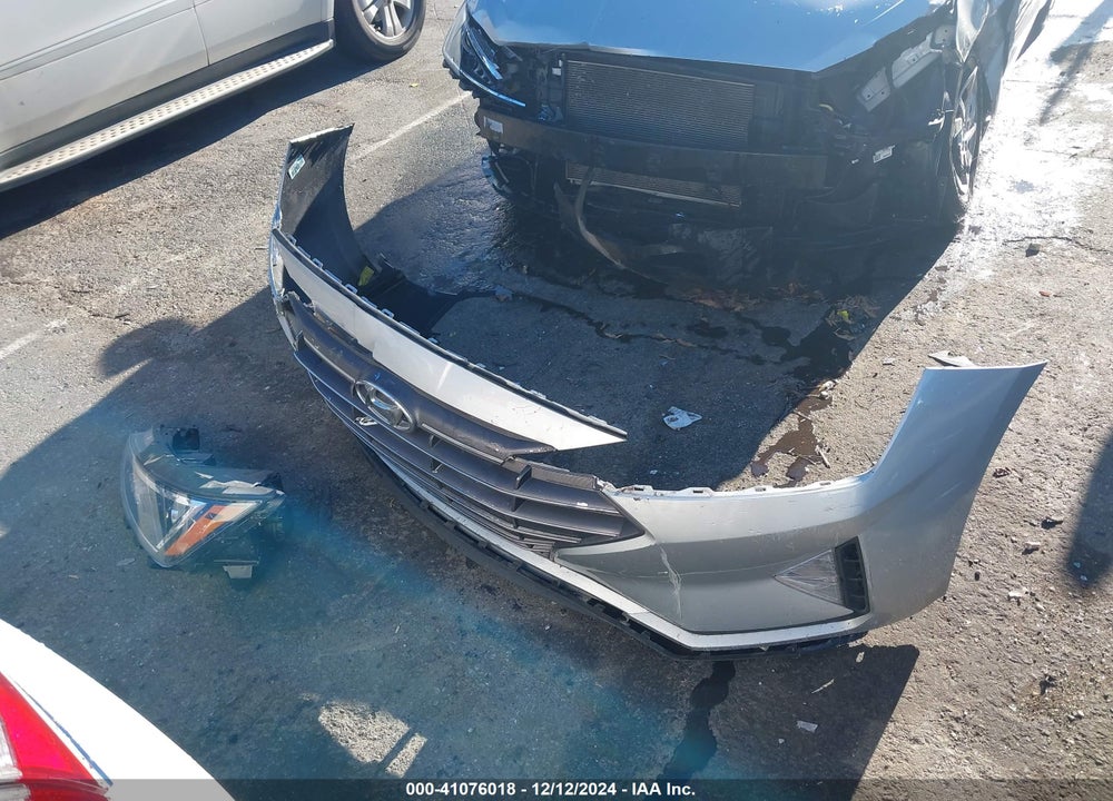 2019 HYUNDAI ELANTRA VIN: 5NPD74LF6KH449063
