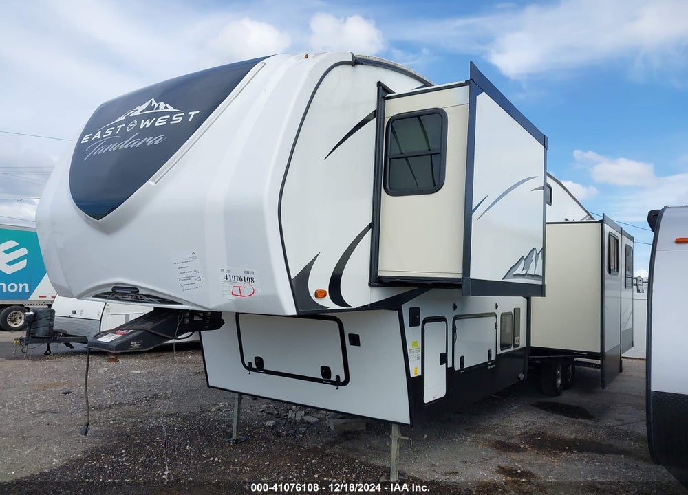 2021 FOREST RIVER TANDERA TRAVEL TRAILER VIN: 5ZT3TD4B8M9010184