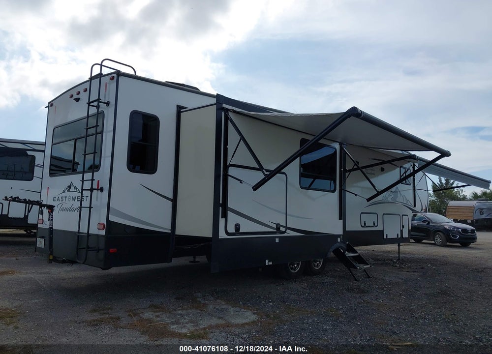 2021 FOREST RIVER TANDERA TRAVEL TRAILER VIN: 5ZT3TD4B8M9010184