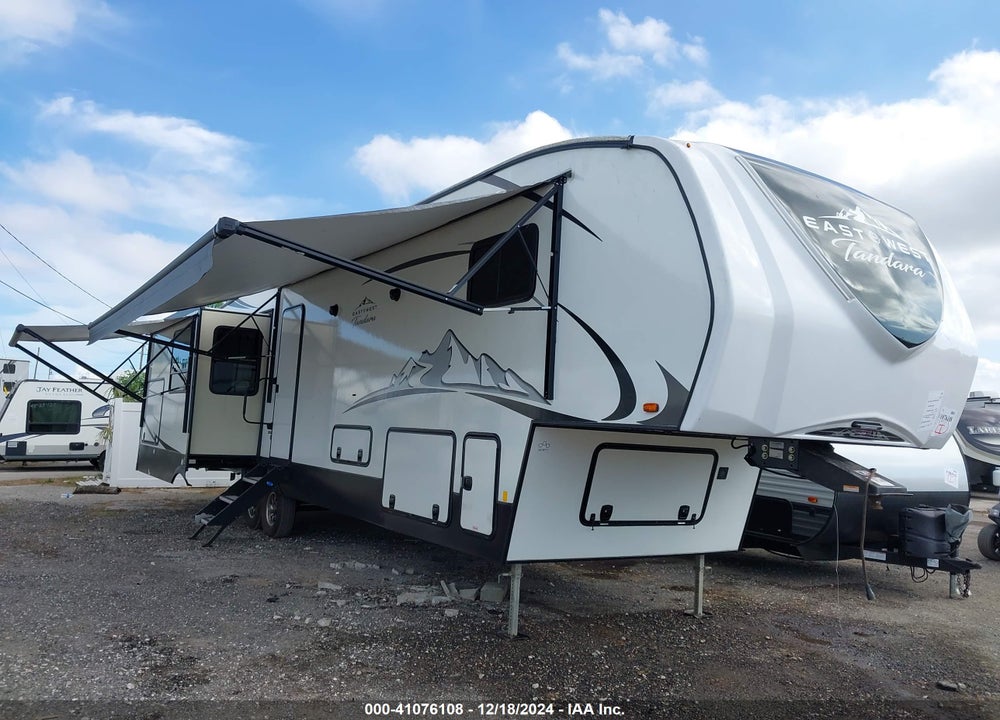 2021 FOREST RIVER TANDERA TRAVEL TRAILER VIN: 5ZT3TD4B8M9010184