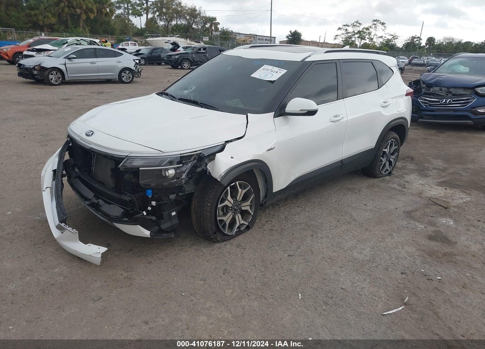 2021 KIA SELTOS EX VIN: KNDERCAAXM7122527