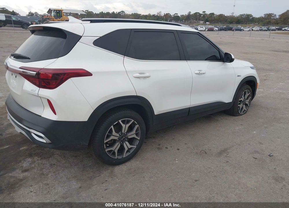 2021 KIA SELTOS EX VIN: KNDERCAAXM7122527