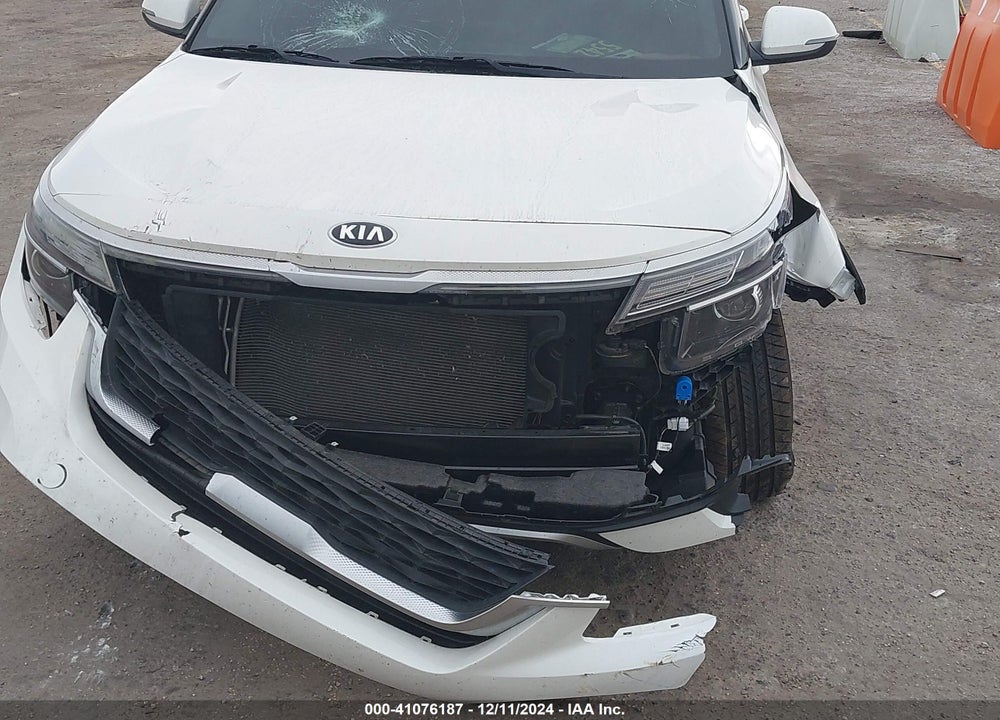 2021 KIA SELTOS EX VIN: KNDERCAAXM7122527