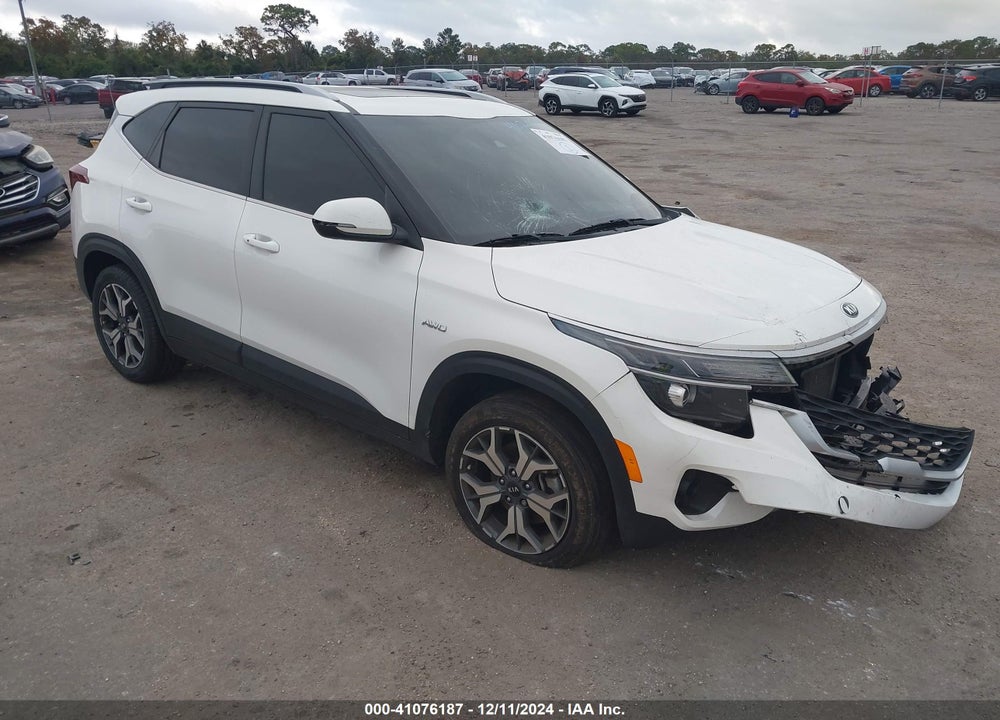 2021 KIA SELTOS EX VIN: KNDERCAAXM7122527