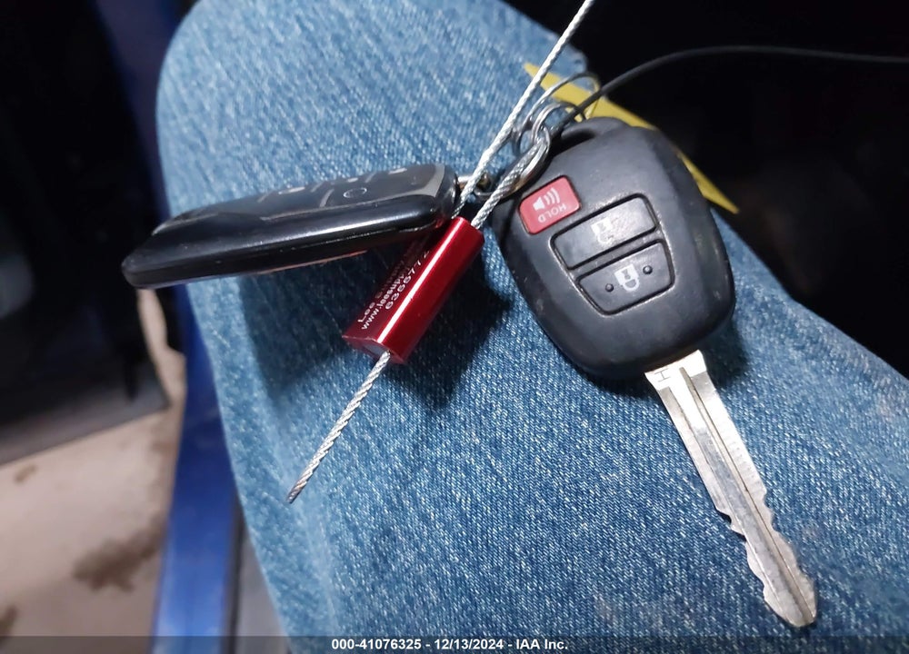 2015 TOYOTA RAV4 XLE VIN: 2T3RFREV9FW359639