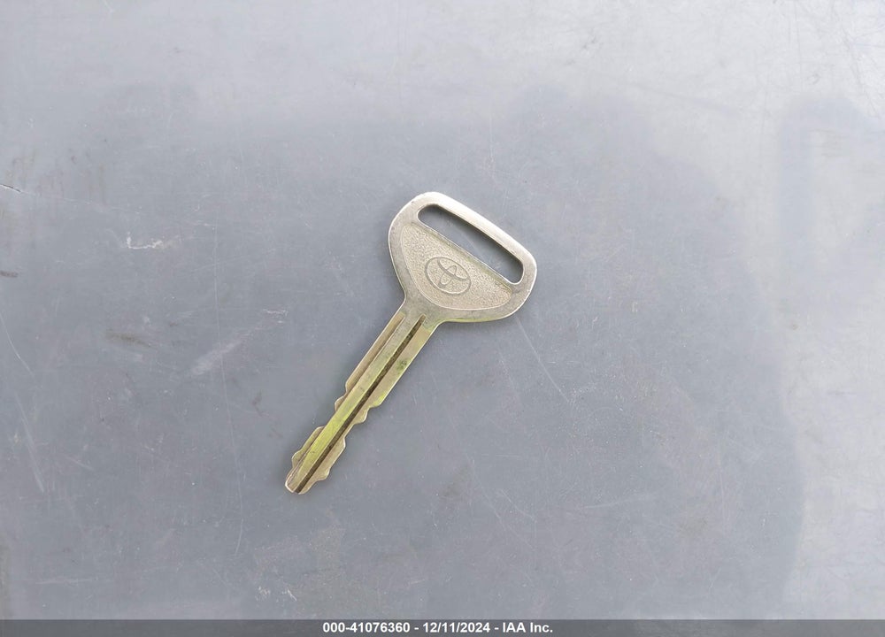 1998 TOYOTA SIENNA LE VIN: 4T3GF13C9WU048576