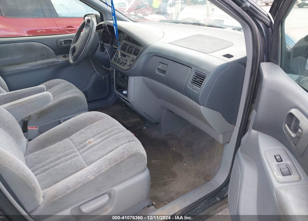 1998 TOYOTA SIENNA LE VIN: 4T3GF13C9WU048576