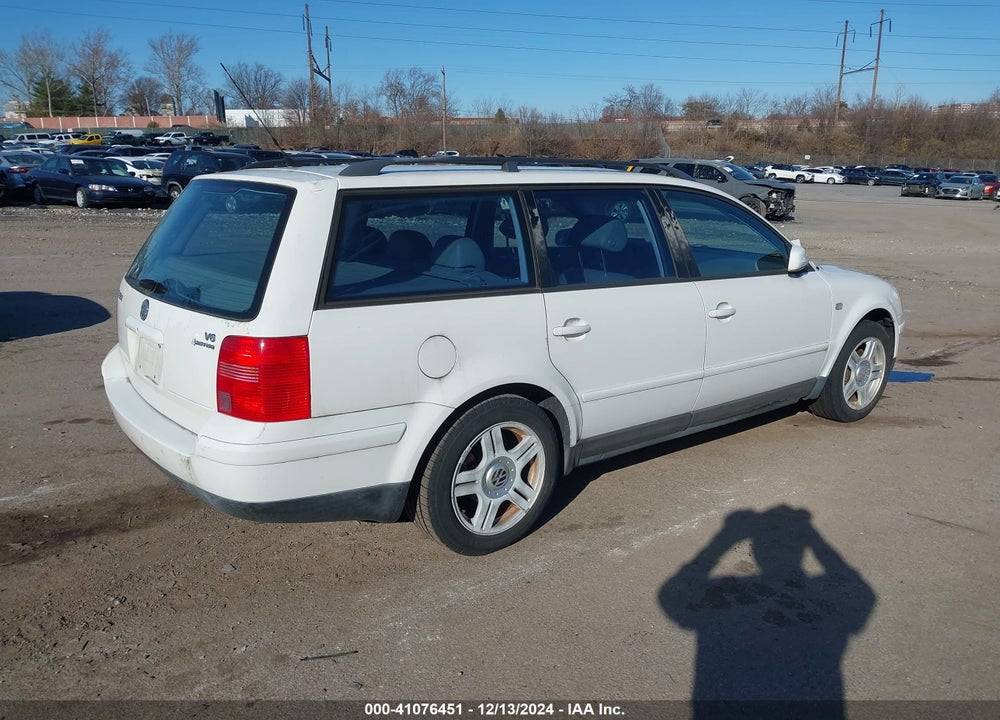 2001 VOLKSWAGEN PASSAT GLX VIN: WVWLH63B21E035590