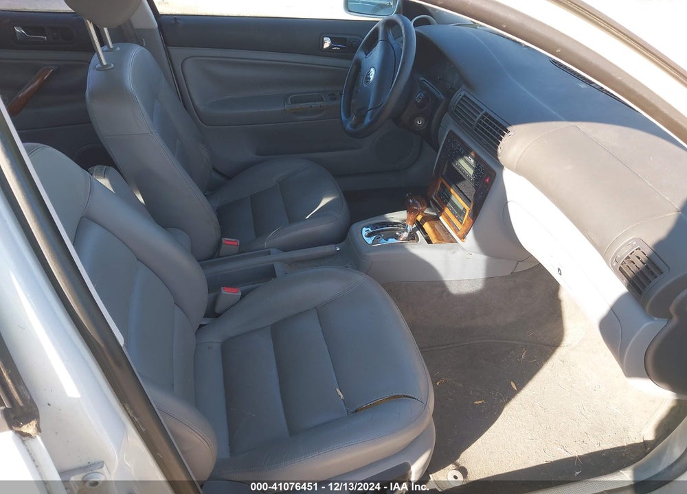 2001 VOLKSWAGEN PASSAT GLX VIN: WVWLH63B21E035590