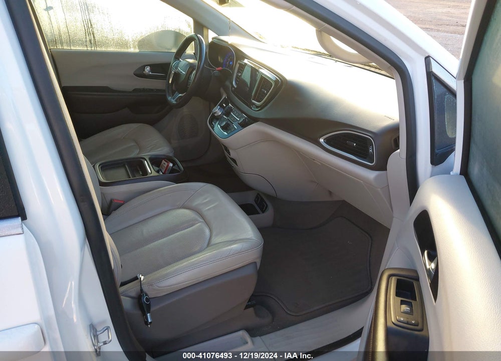 2020 CHRYSLER PACIFICA TOURING L VIN: 2C4RC1BG8LR111548