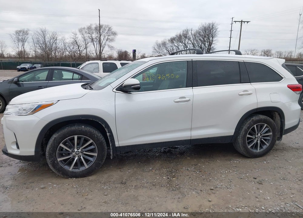 2019 TOYOTA HIGHLANDER XLE VIN: 5TDJZRFH8KS954748