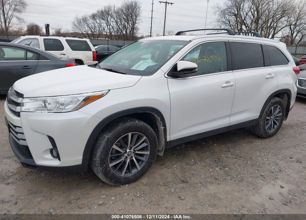2019 TOYOTA HIGHLANDER XLE VIN: 5TDJZRFH8KS954748