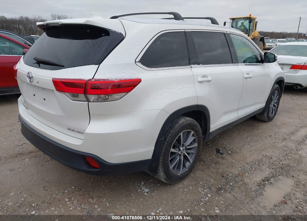 2019 TOYOTA HIGHLANDER XLE VIN: 5TDJZRFH8KS954748