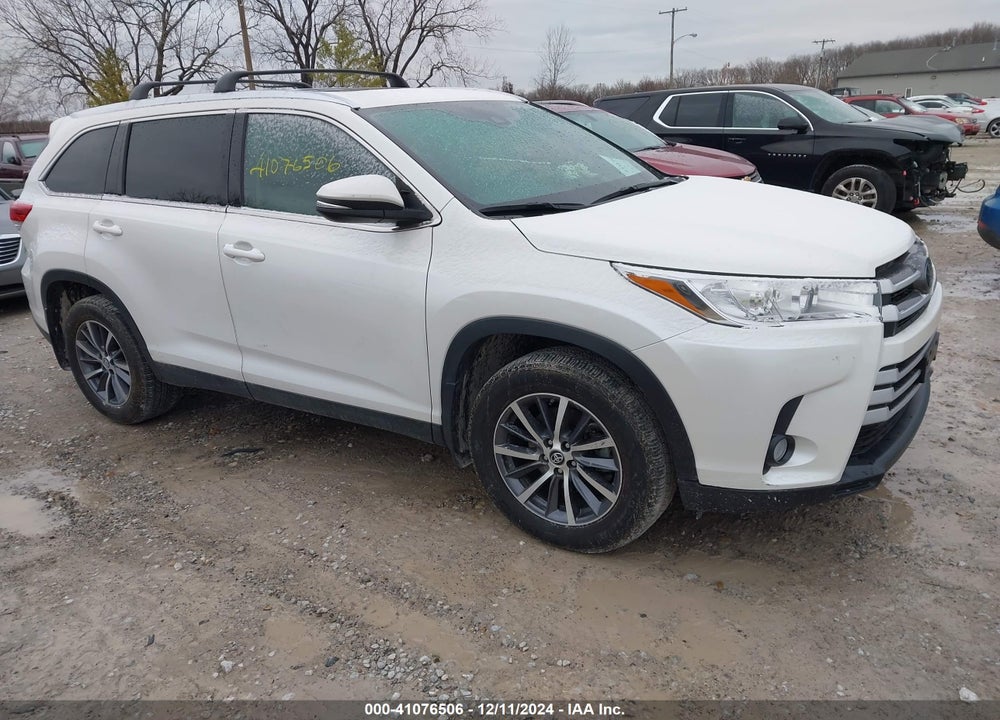 2019 TOYOTA HIGHLANDER XLE VIN: 5TDJZRFH8KS954748