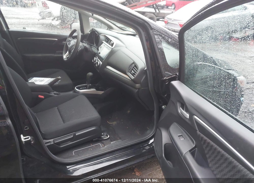 2018 HONDA FIT VIN: 3HGGK5H81JM705678