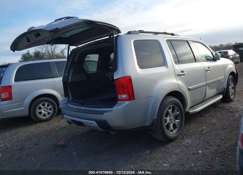 2011 HONDA PILOT TOURING VIN: 5FNYF3H91BB030831