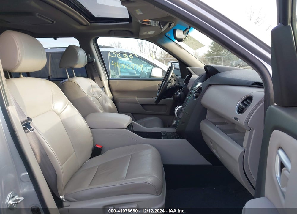 2011 HONDA PILOT TOURING VIN: 5FNYF3H91BB030831