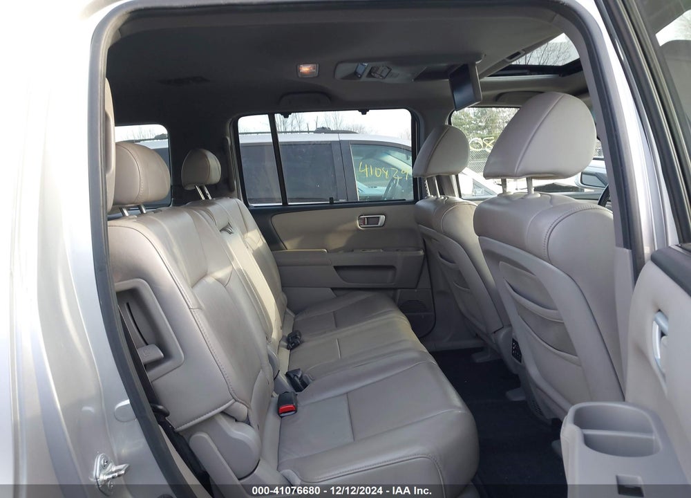 2011 HONDA PILOT TOURING VIN: 5FNYF3H91BB030831