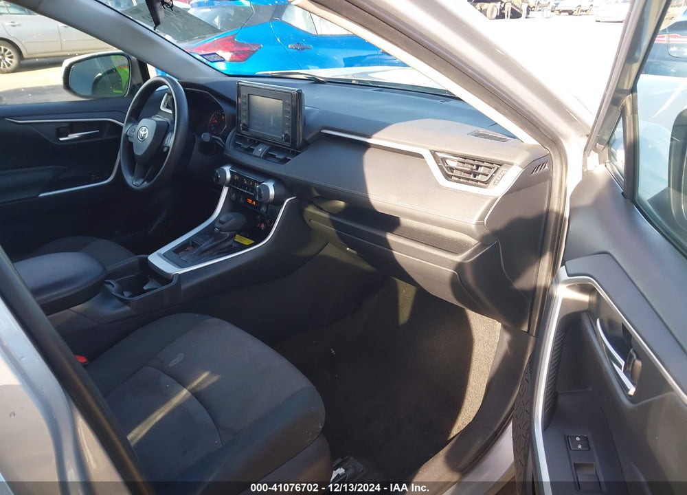 2019 TOYOTA RAV4 XLE VIN: 2T3W1RFV5KW052298
