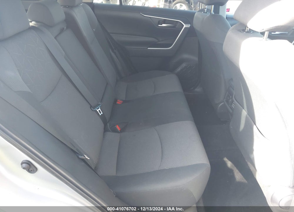 2019 TOYOTA RAV4 XLE VIN: 2T3W1RFV5KW052298