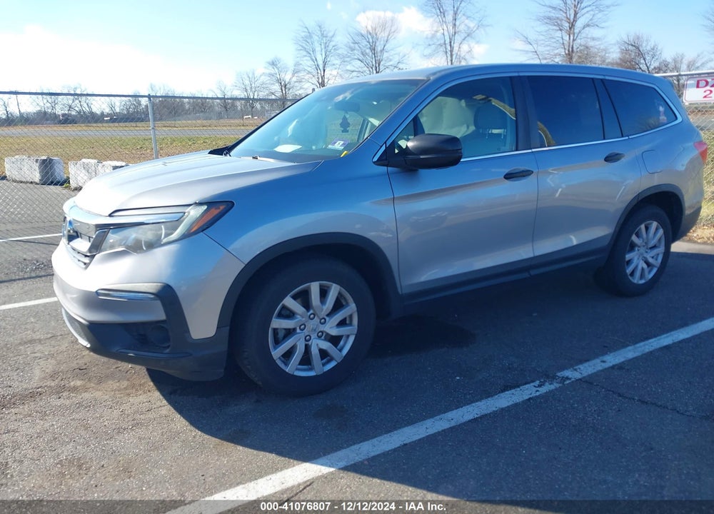 2019 HONDA PILOT LX VIN: 5FNYF6H11KB009506