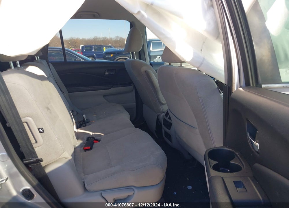 2019 HONDA PILOT LX VIN: 5FNYF6H11KB009506