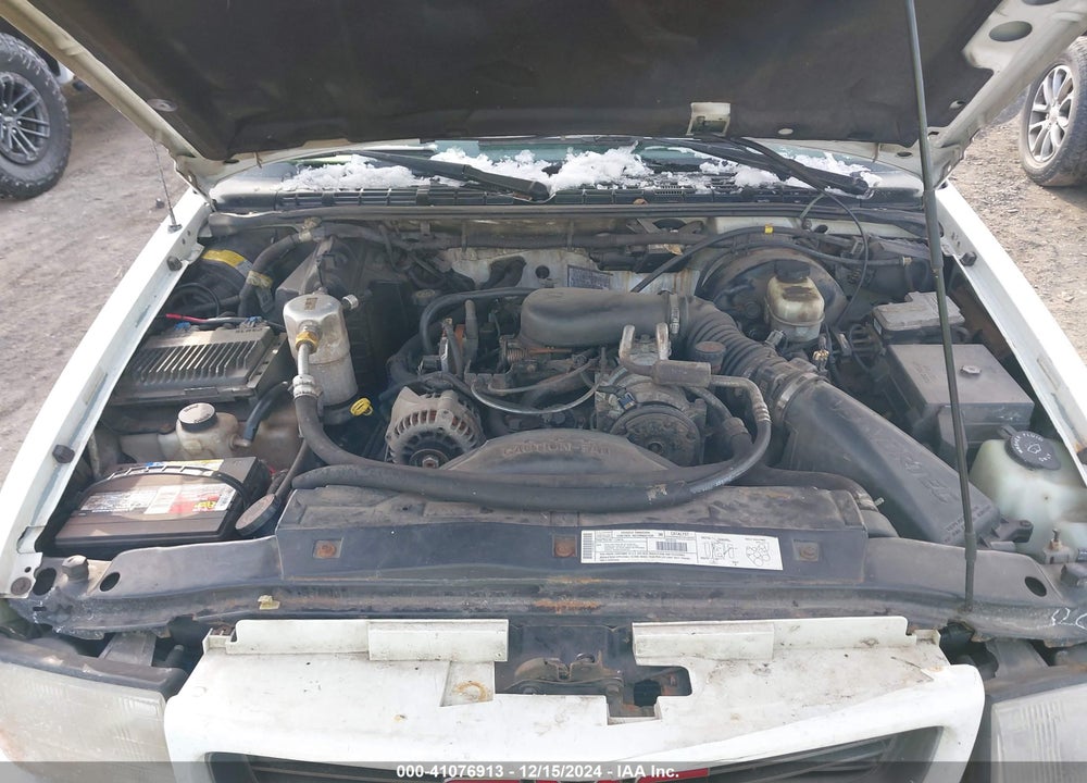 2000 GMC SONOMA SLS VIN: 1GTCS19W1Y8120987