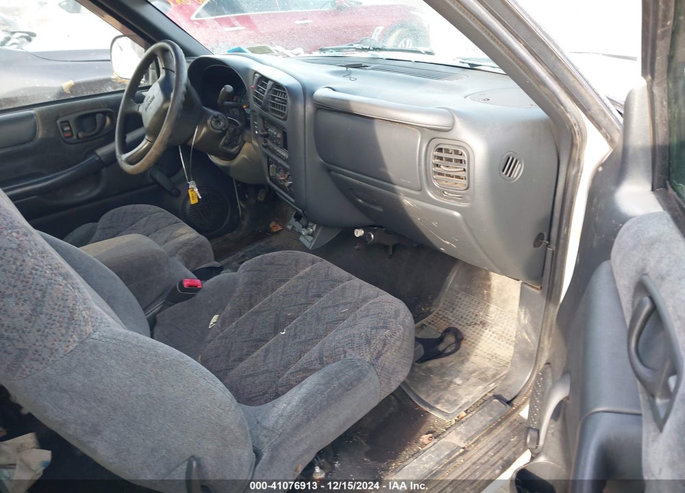 2000 GMC SONOMA SLS VIN: 1GTCS19W1Y8120987