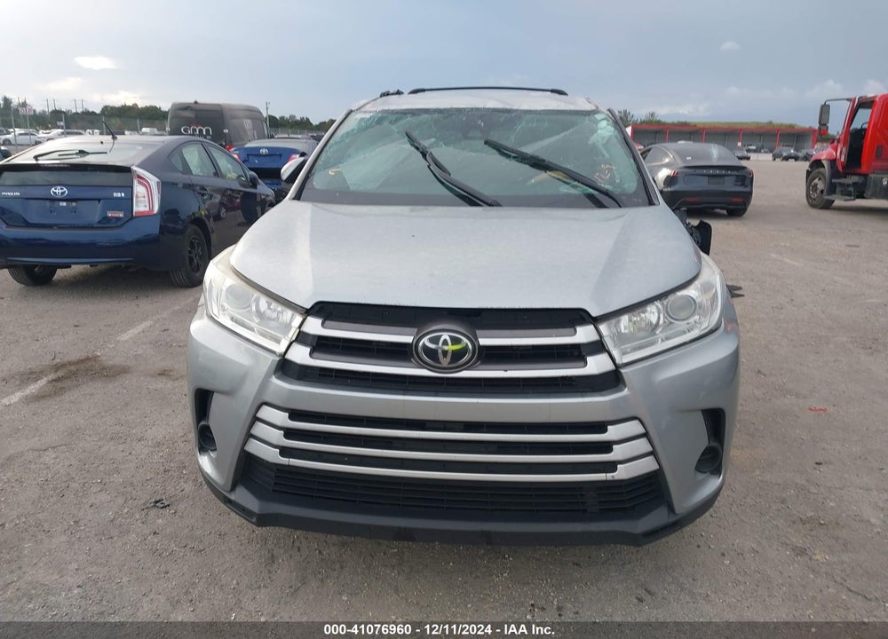 2019 TOYOTA HIGHLANDER LE VIN: 5TDZARFH7KS052716