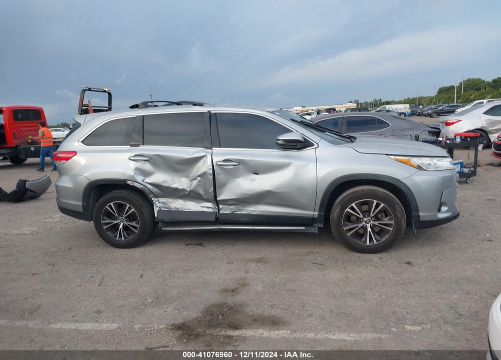 2019 TOYOTA HIGHLANDER LE VIN: 5TDZARFH7KS052716
