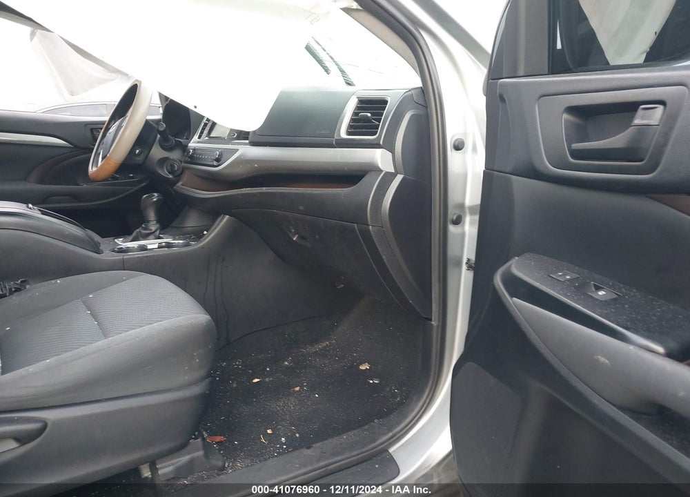 2019 TOYOTA HIGHLANDER LE VIN: 5TDZARFH7KS052716