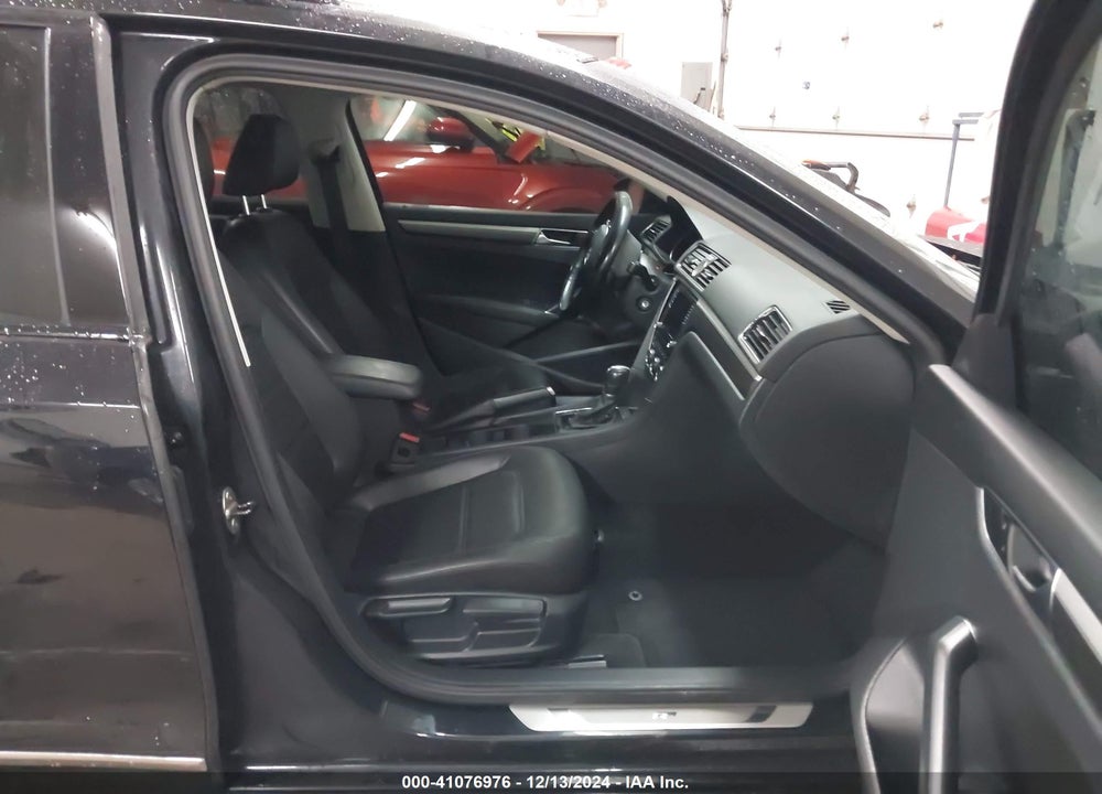 2017 VOLKSWAGEN PASSAT 1.8T R-LINE VIN: 1VWDT7A30HC083897
