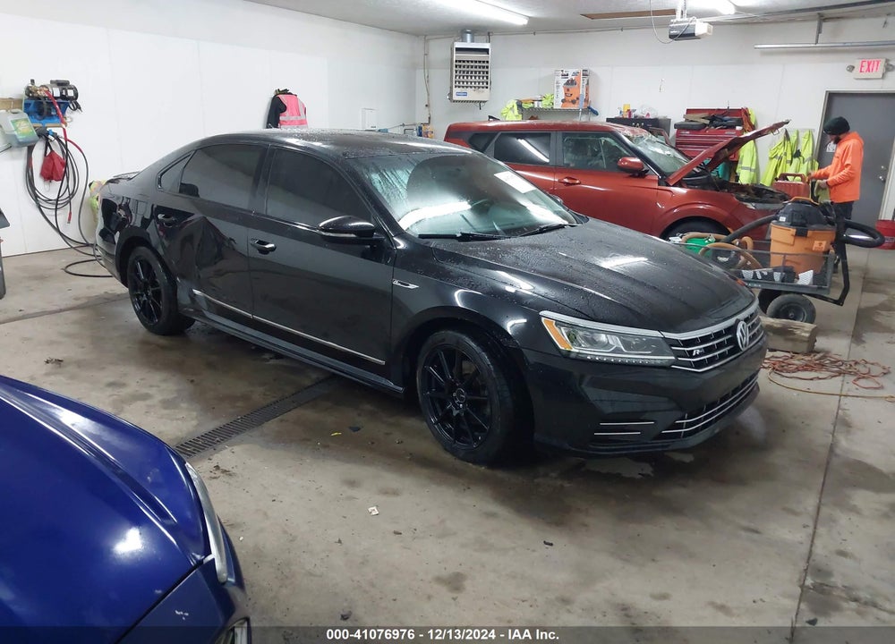 2017 VOLKSWAGEN PASSAT 1.8T R-LINE VIN: 1VWDT7A30HC083897