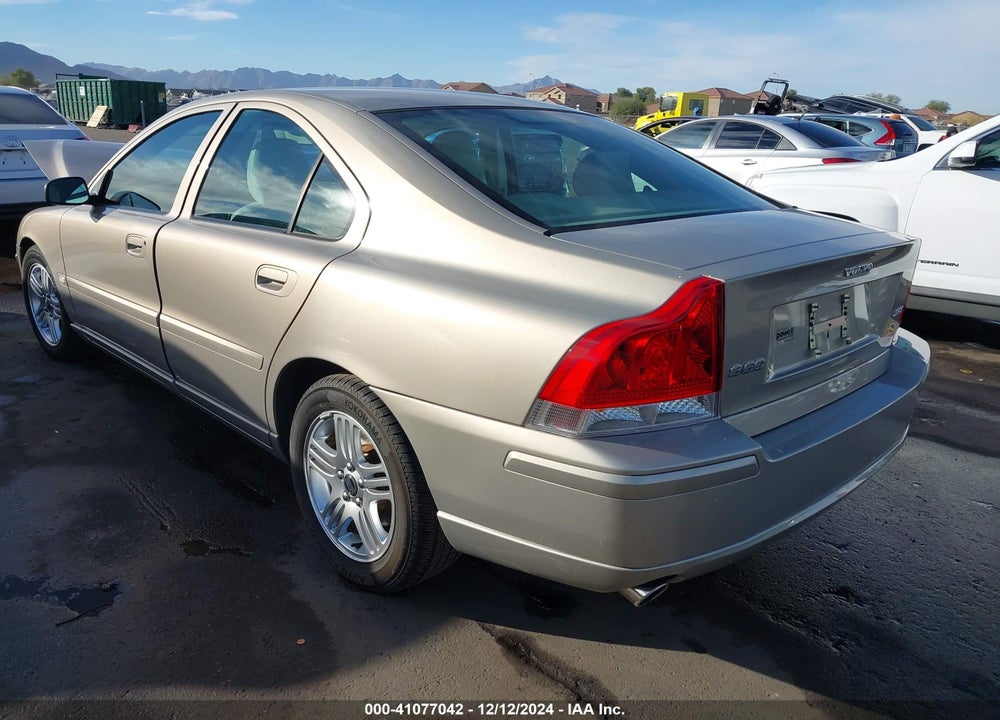 2005 VOLVO S60 2.5T VIN: YV1RS592052442463